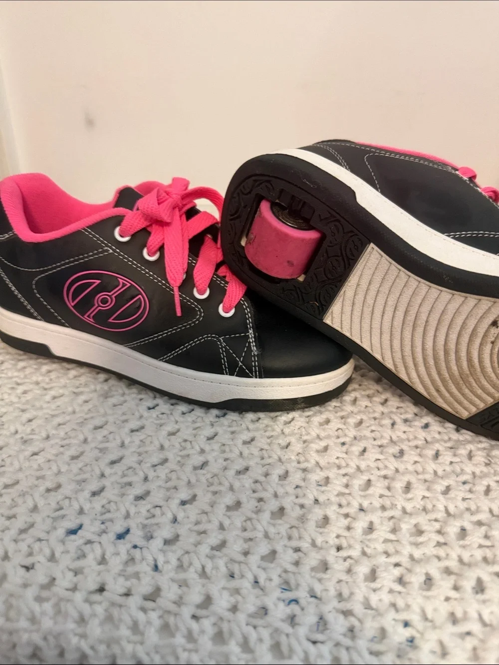 Heelys girls Black & Pink Wheel Skate Sneakers size 5